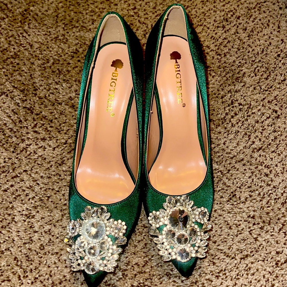 Emerald green pump